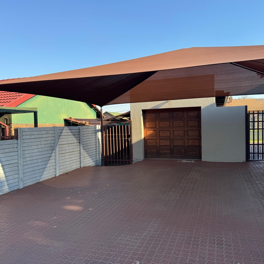 7 Bedroom Property for Sale in Model Park Mpumalanga