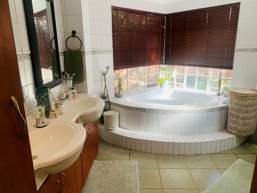4 Bedroom Property for Sale in Ben Fleur Mpumalanga