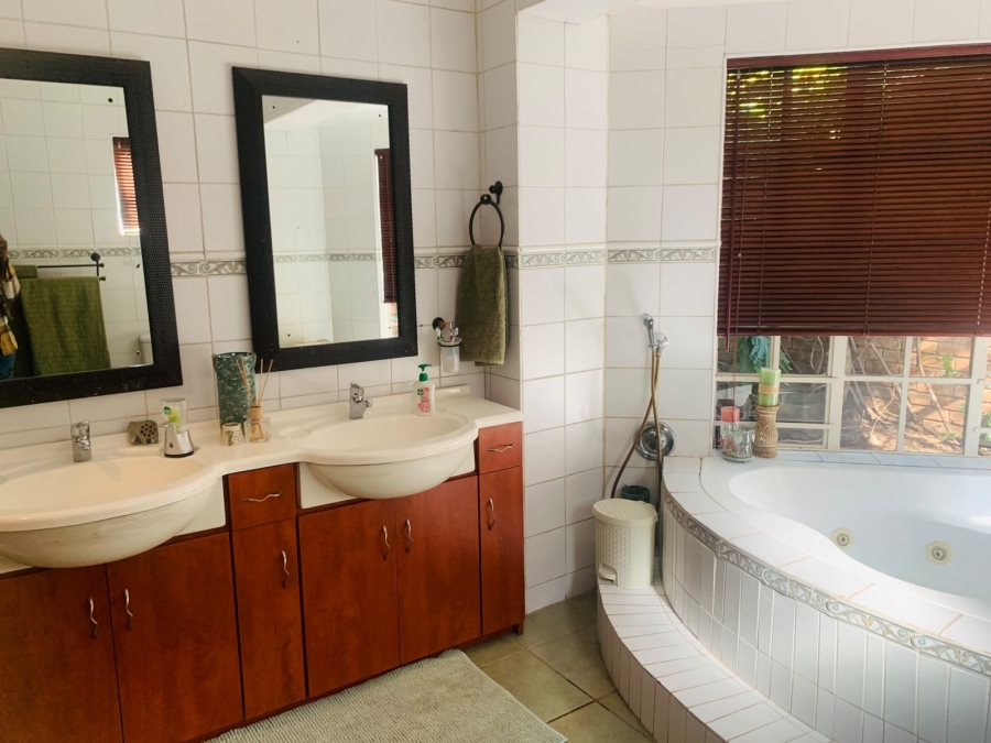 4 Bedroom Property for Sale in Ben Fleur Mpumalanga