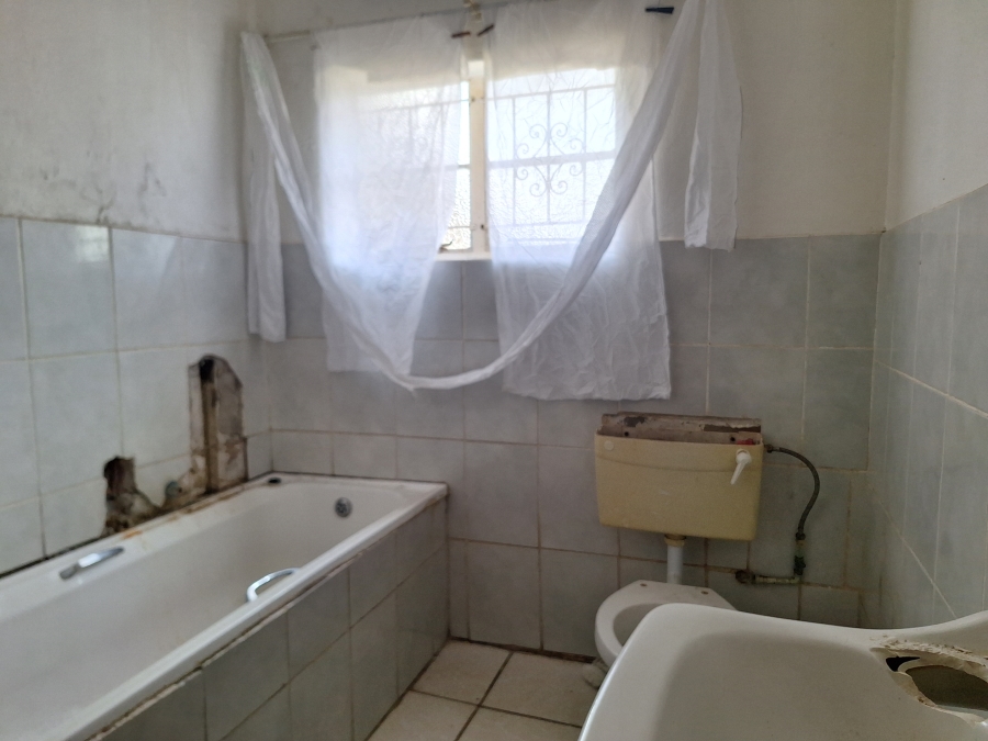 5 Bedroom Property for Sale in Volksrust Mpumalanga