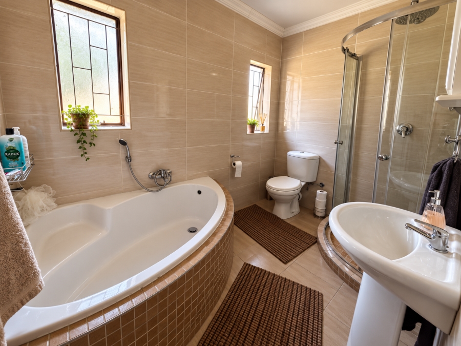 3 Bedroom Property for Sale in Cosmosrand Mpumalanga