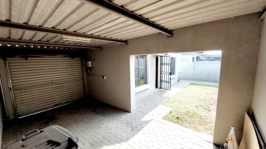 To Let 2 Bedroom Property for Rent in Terra Nova Mpumalanga