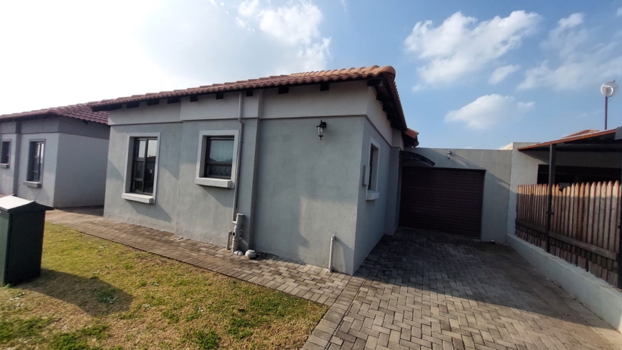 To Let 2 Bedroom Property for Rent in Terra Nova Mpumalanga
