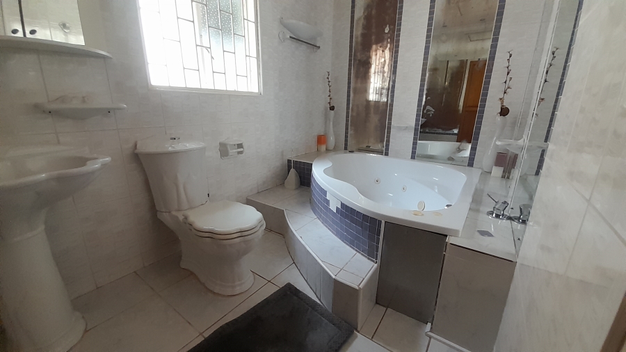 5 Bedroom Property for Sale in Hillsview Mpumalanga