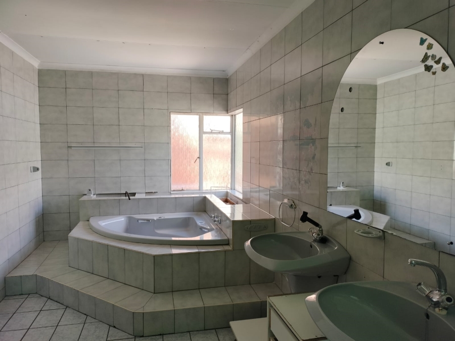 To Let 4 Bedroom Property for Rent in West Acres Mpumalanga