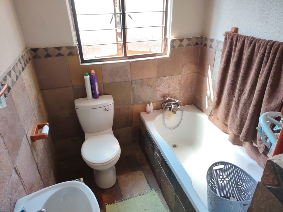 To Let 2 Bedroom Property for Rent in West Acres Mpumalanga