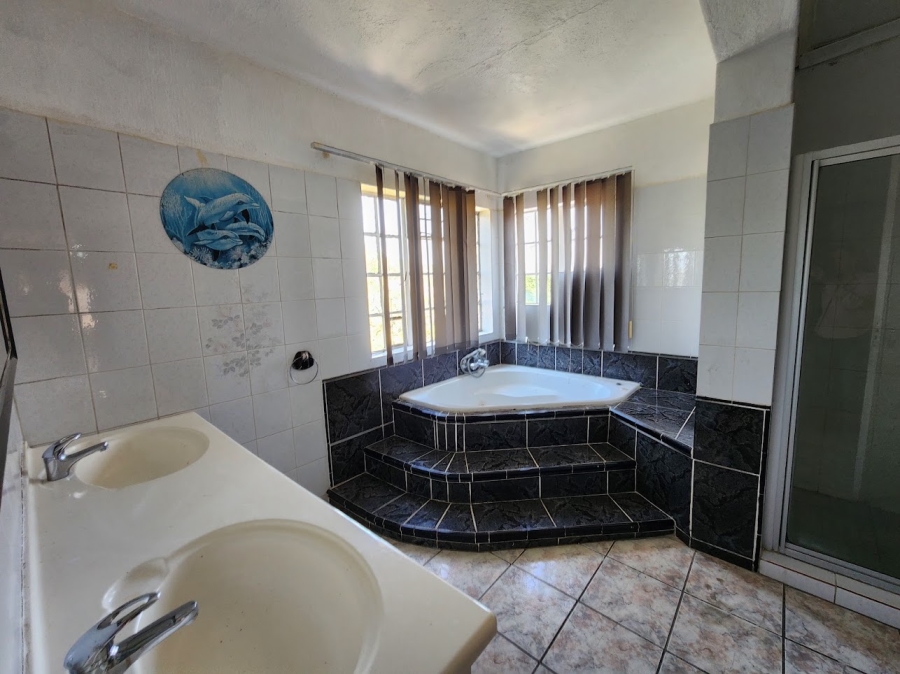 10 Bedroom Property for Sale in Sonheuwel Ext 1 Mpumalanga
