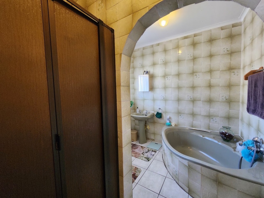 4 Bedroom Property for Sale in Nelspruit Ext 11 Mpumalanga