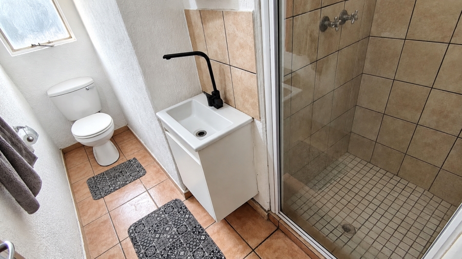 To Let 2 Bedroom Property for Rent in West Acres Mpumalanga