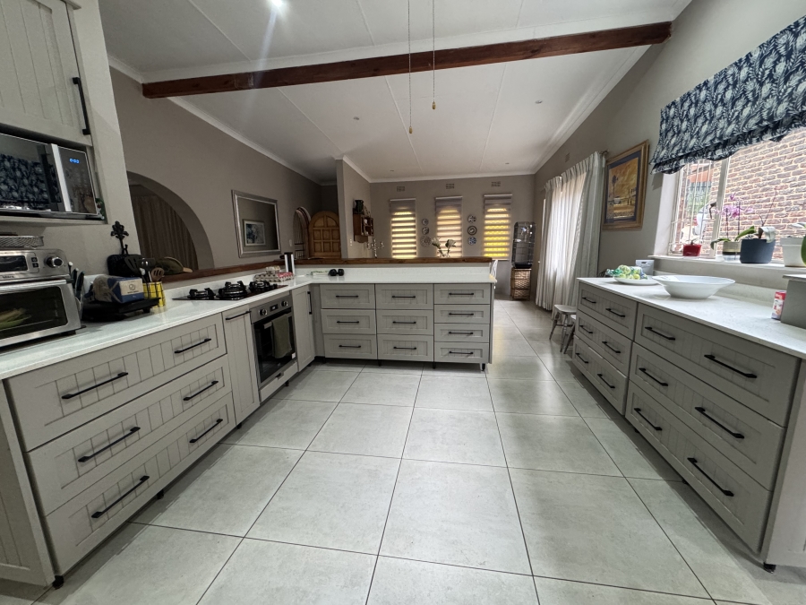5 Bedroom Property for Sale in Barberton Mpumalanga