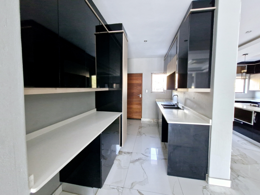 6 Bedroom Property for Sale in Drum Rock Mpumalanga