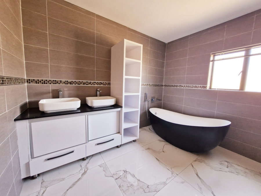 6 Bedroom Property for Sale in Drum Rock Mpumalanga