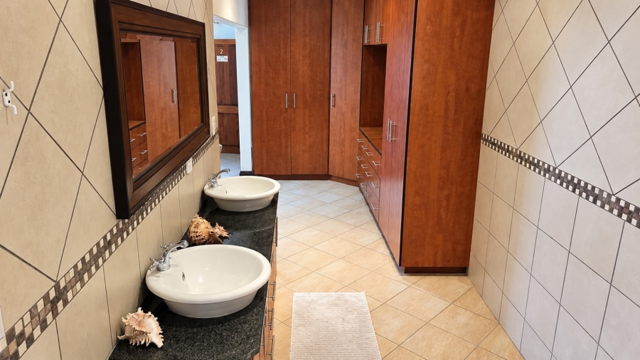 5 Bedroom Property for Sale in Machadodorp Mpumalanga