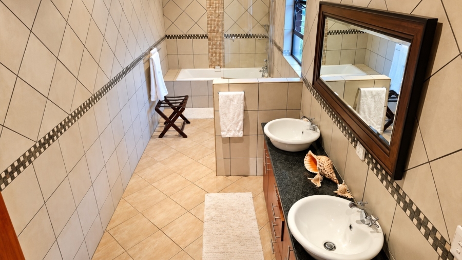 5 Bedroom Property for Sale in Machadodorp Mpumalanga