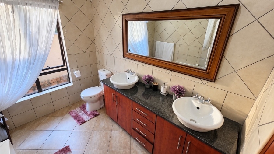 5 Bedroom Property for Sale in Machadodorp Mpumalanga