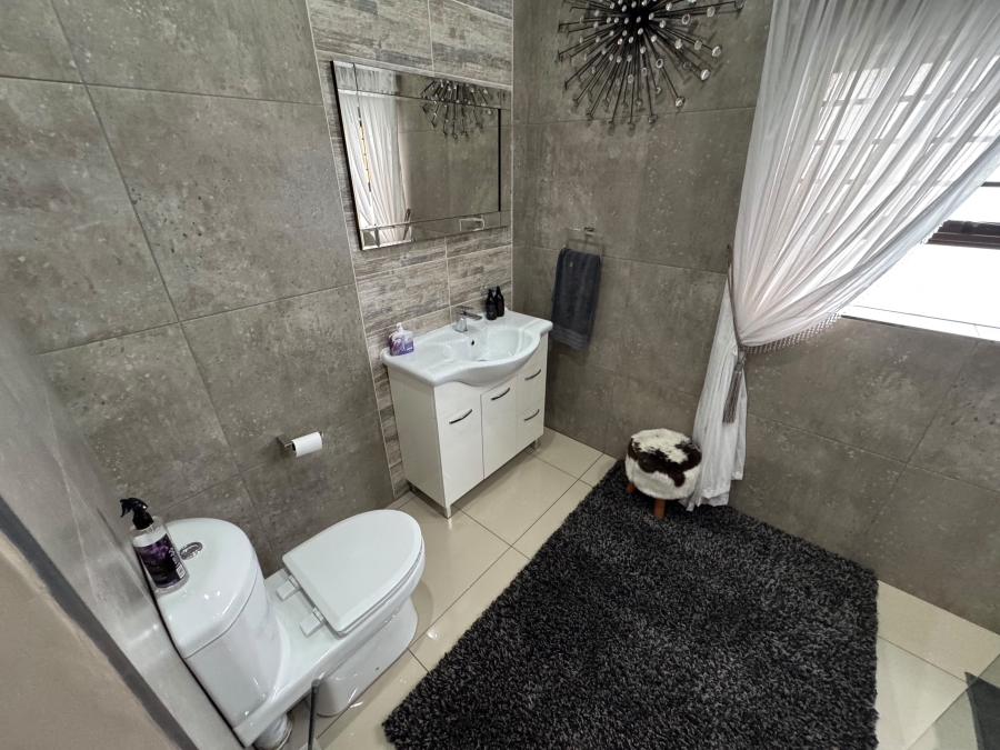 5 Bedroom Property for Sale in Ben Fleur Mpumalanga