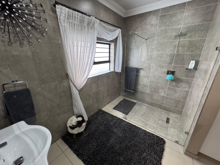 5 Bedroom Property for Sale in Ben Fleur Mpumalanga