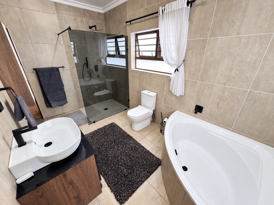 5 Bedroom Property for Sale in Ben Fleur Mpumalanga