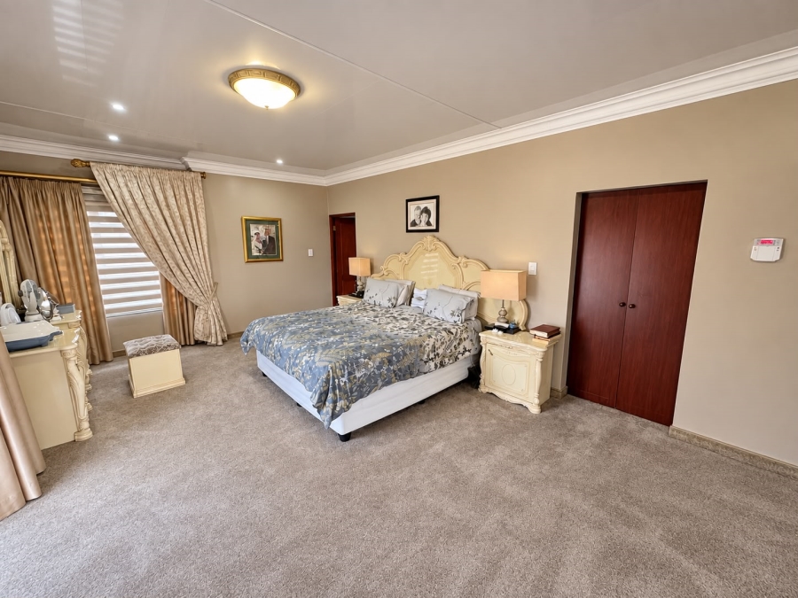 5 Bedroom Property for Sale in Ben Fleur Mpumalanga