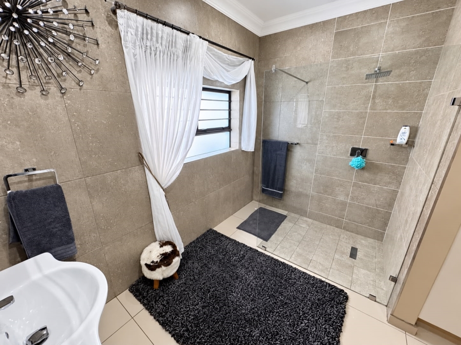 5 Bedroom Property for Sale in Ben Fleur Mpumalanga