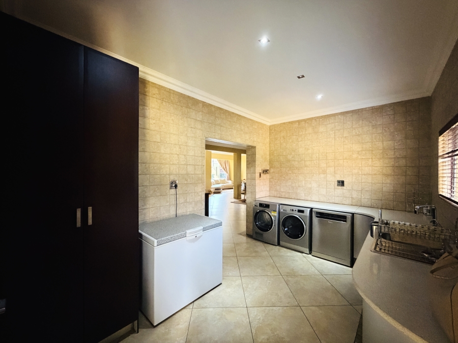 To Let 7 Bedroom Property for Rent in Aerorand Mpumalanga