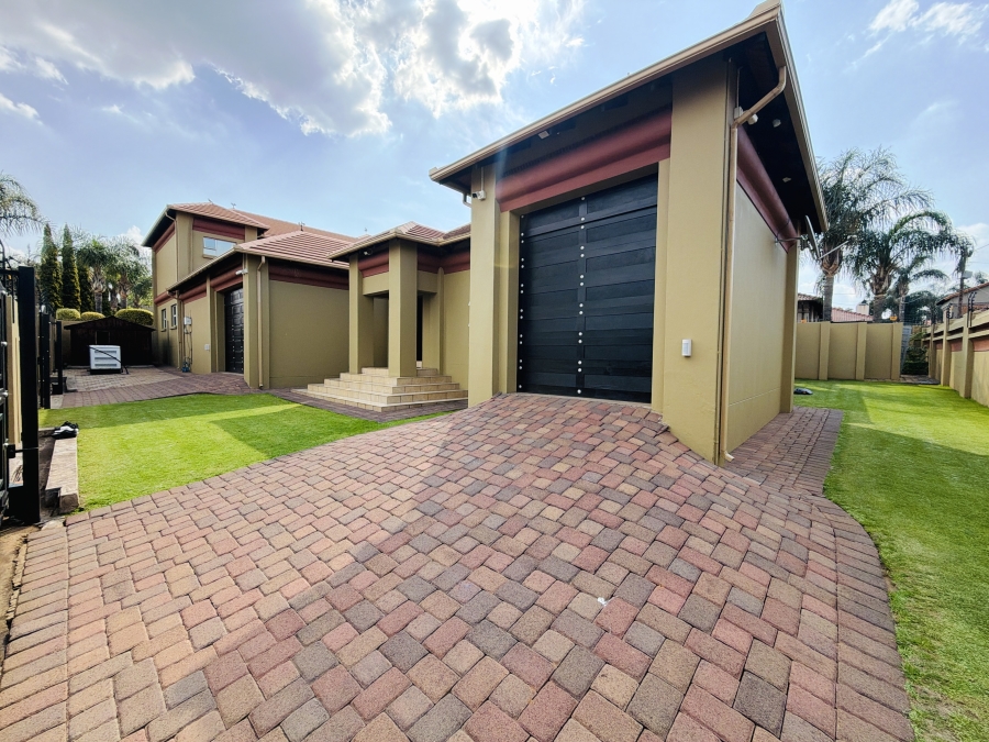 To Let 7 Bedroom Property for Rent in Aerorand Mpumalanga