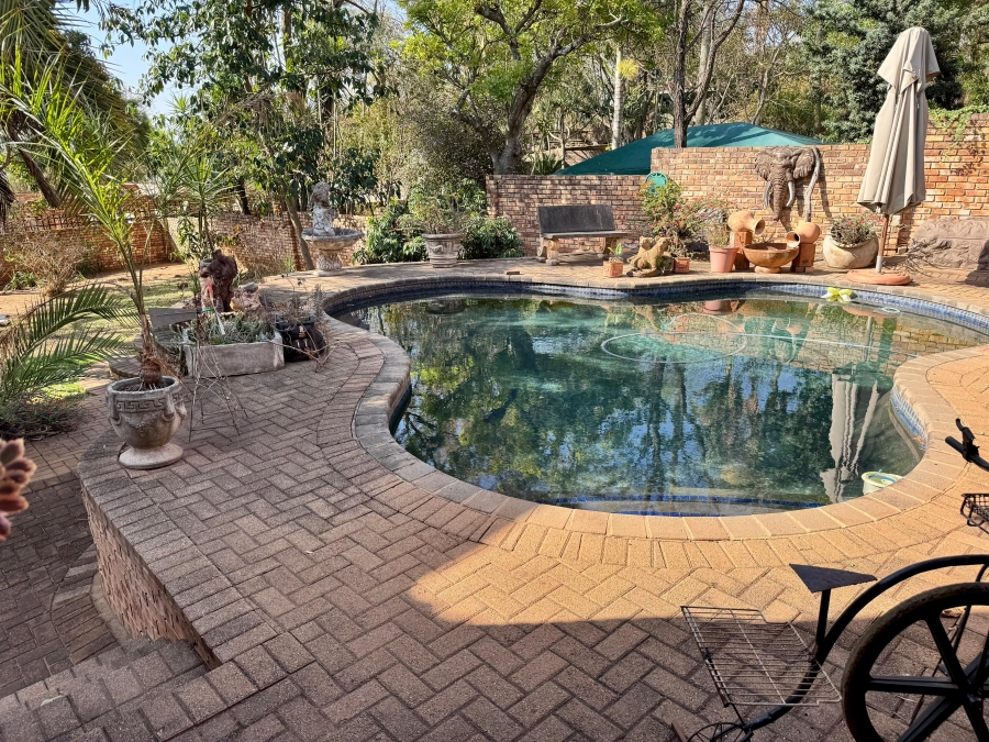 6 Bedroom Property for Sale in West Acres Mpumalanga