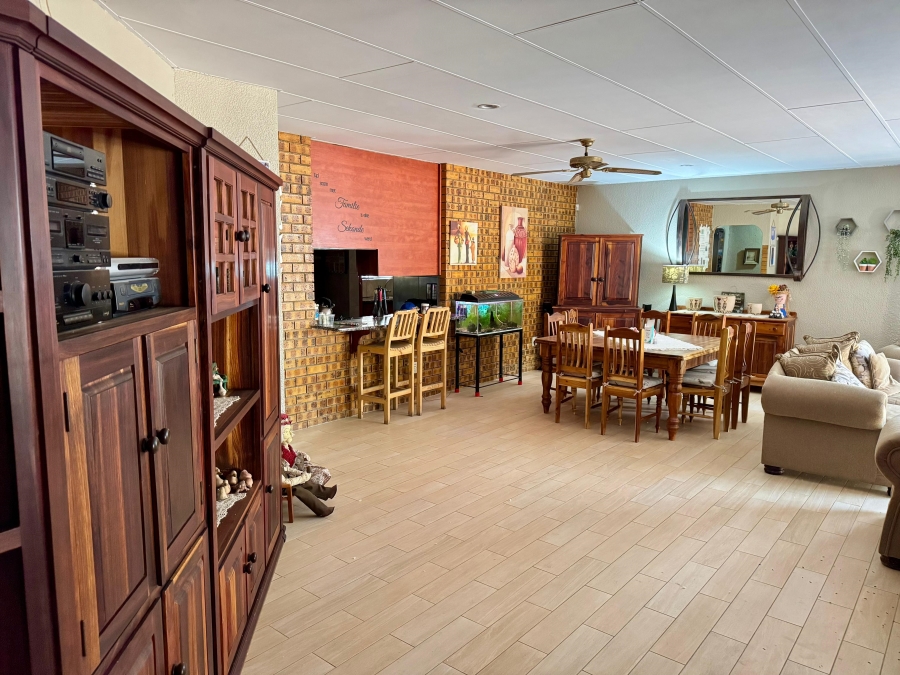 6 Bedroom Property for Sale in West Acres Mpumalanga