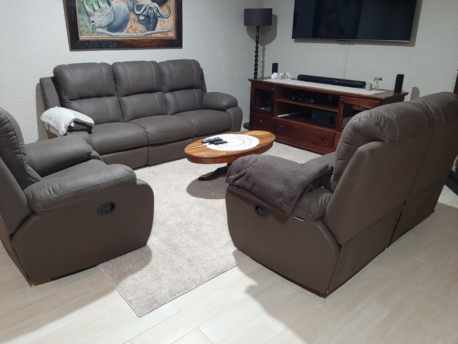 6 Bedroom Property for Sale in West Acres Mpumalanga