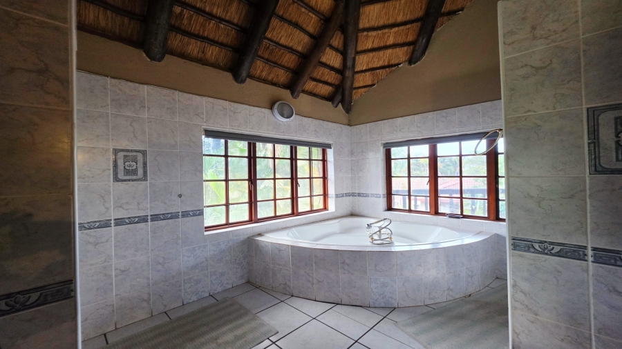6 Bedroom Property for Sale in Malelane Mpumalanga