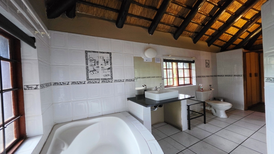 6 Bedroom Property for Sale in Malelane Mpumalanga