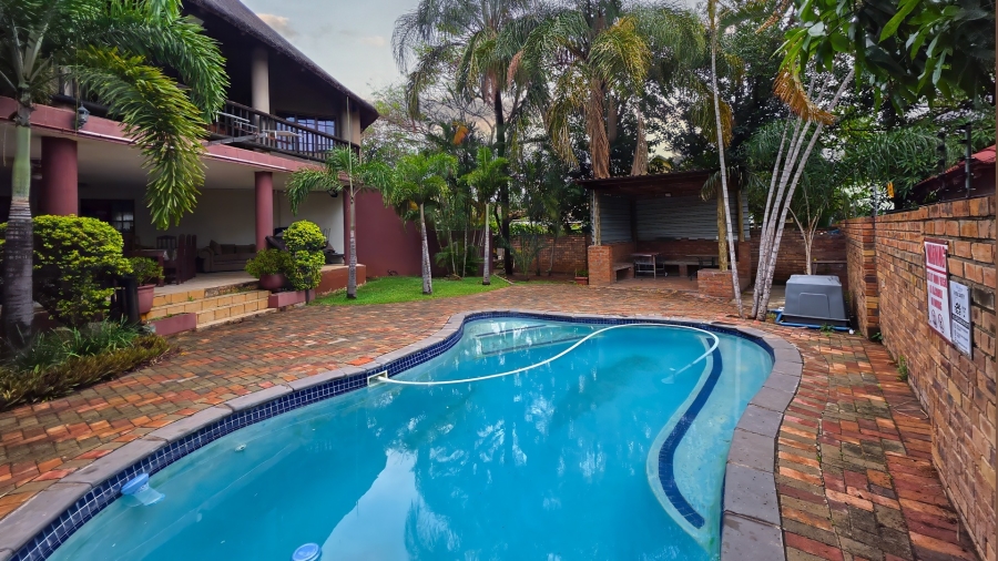 6 Bedroom Property for Sale in Malelane Mpumalanga