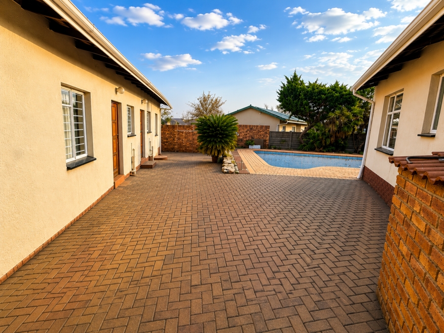 To Let 7 Bedroom Property for Rent in Cosmosrand Mpumalanga