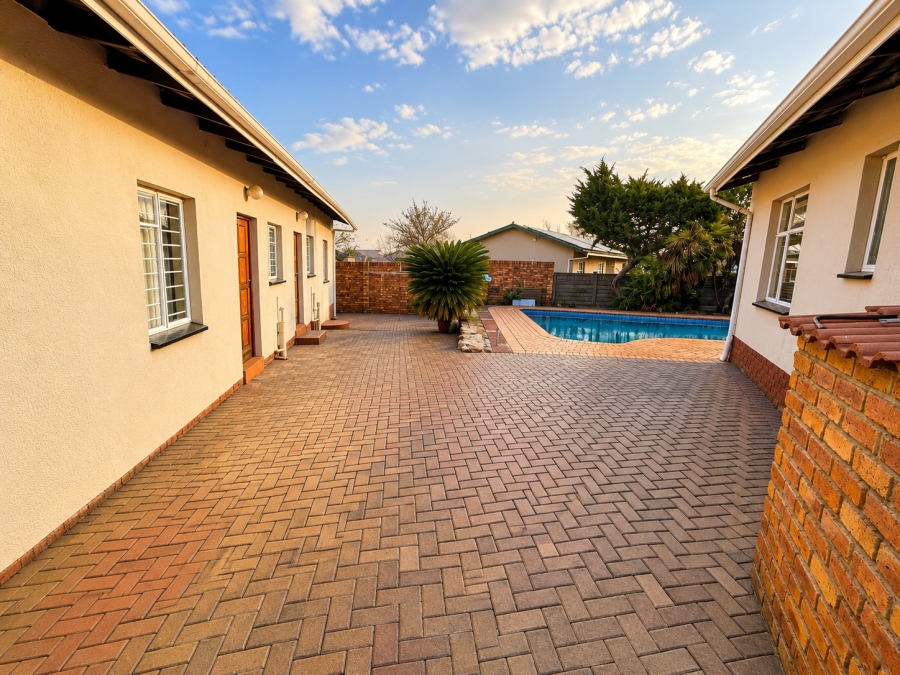 To Let 7 Bedroom Property for Rent in Cosmosrand Mpumalanga