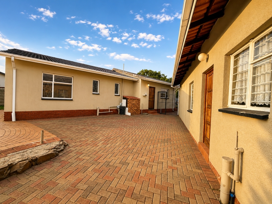To Let 7 Bedroom Property for Rent in Cosmosrand Mpumalanga