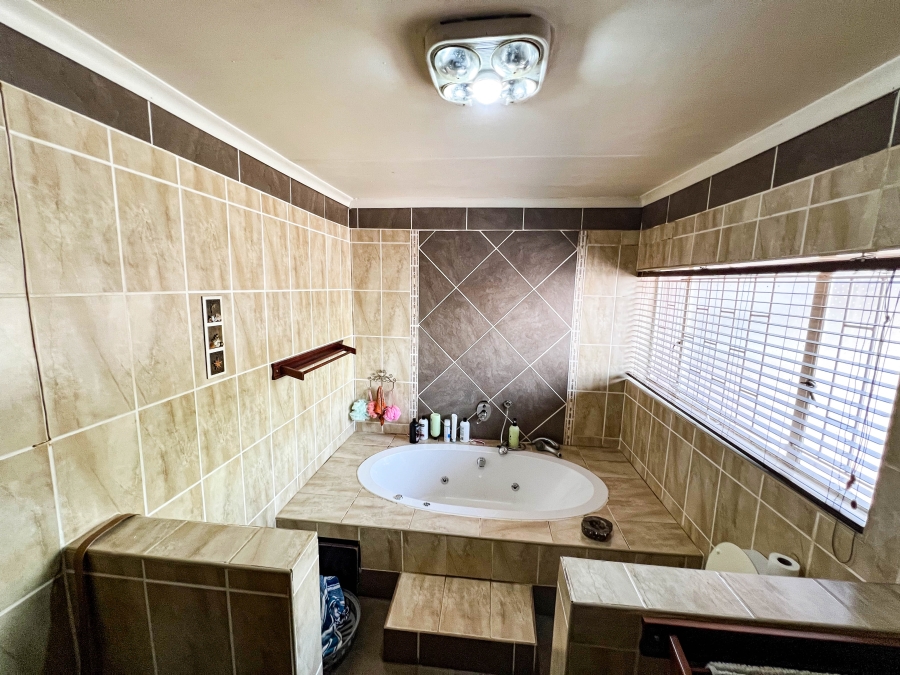 To Let 4 Bedroom Property for Rent in Dennesig Mpumalanga