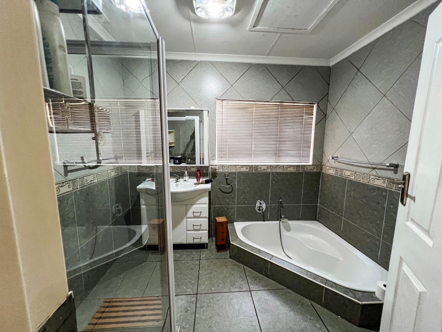 To Let 4 Bedroom Property for Rent in Dennesig Mpumalanga