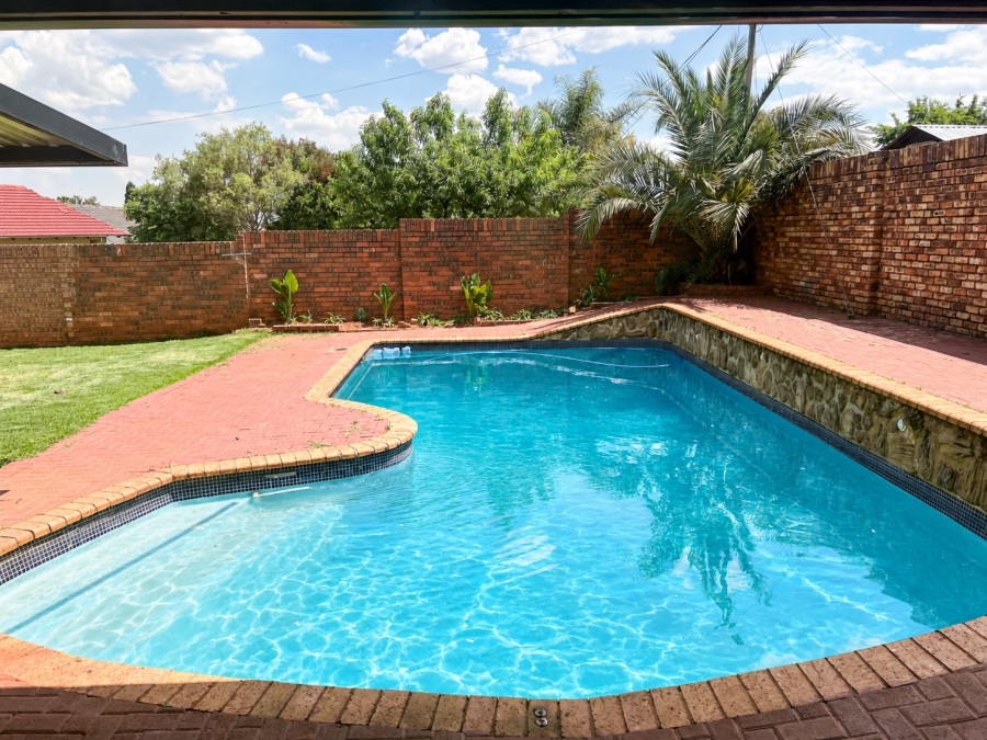 To Let 4 Bedroom Property for Rent in Dennesig Mpumalanga