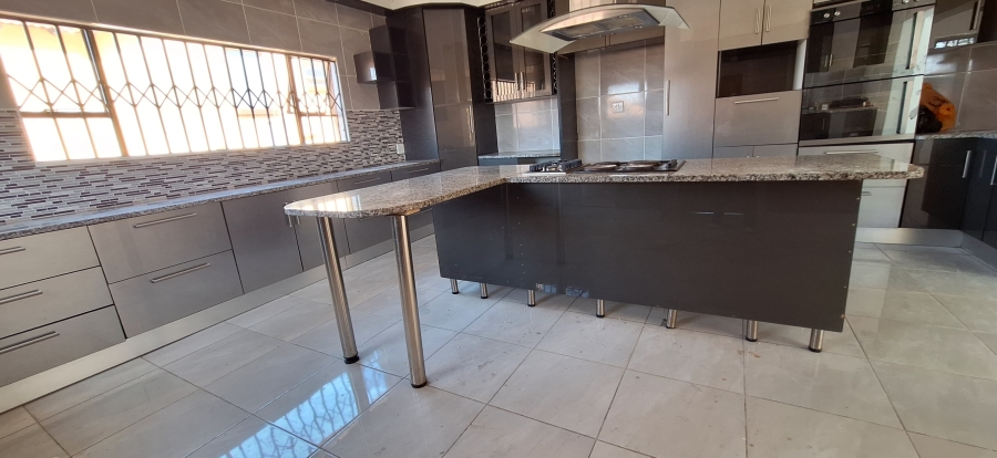 To Let 4 Bedroom Property for Rent in Model Park Mpumalanga