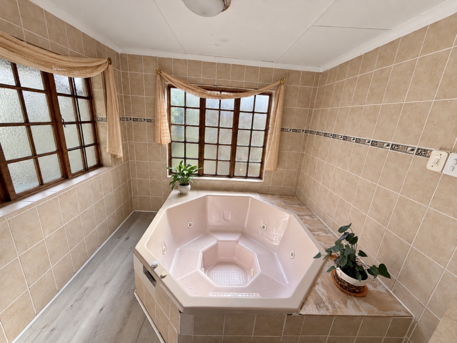 5 Bedroom Property for Sale in Suidheuwel Mpumalanga