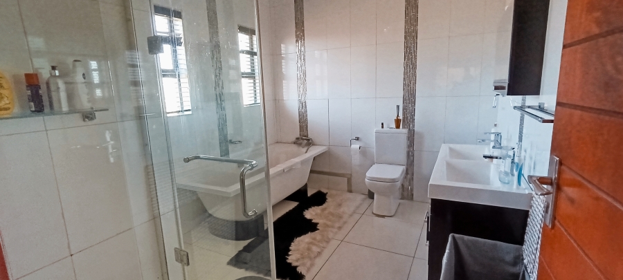 To Let 4 Bedroom Property for Rent in Ben Fleur Mpumalanga