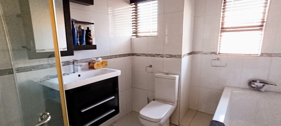 To Let 4 Bedroom Property for Rent in Ben Fleur Mpumalanga