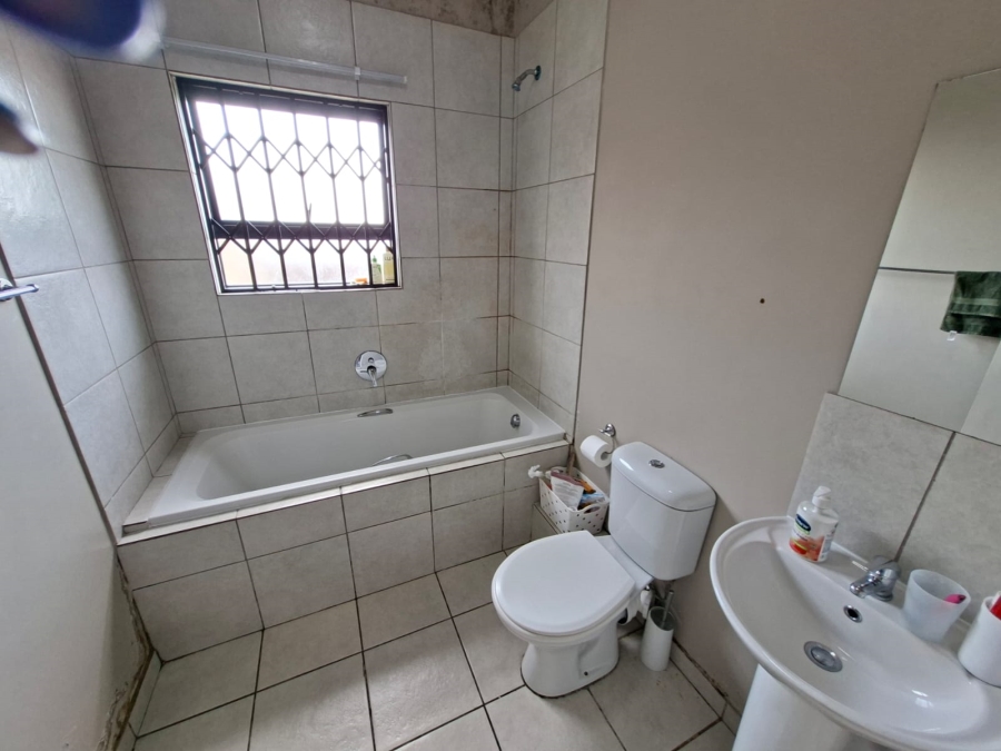 To Let 3 Bedroom Property for Rent in Terra Nova Mpumalanga