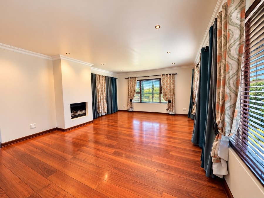 5 Bedroom Property for Sale in Ben Fleur Mpumalanga