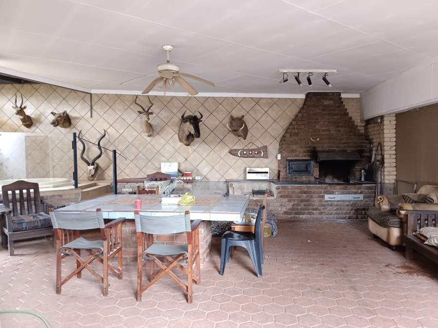 6 Bedroom Property for Sale in Nelspruit Ext 2 Mpumalanga