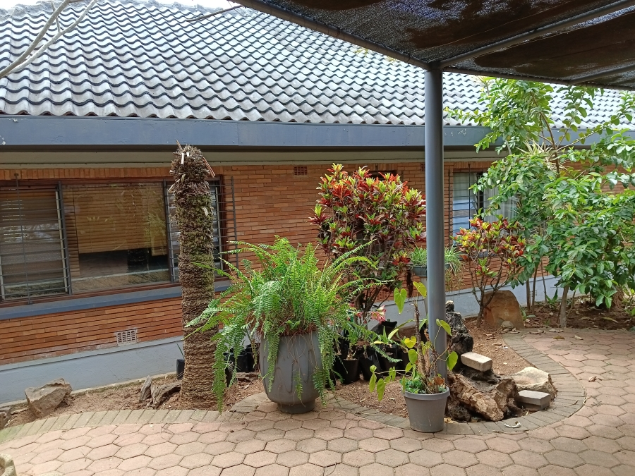 6 Bedroom Property for Sale in Nelspruit Ext 2 Mpumalanga