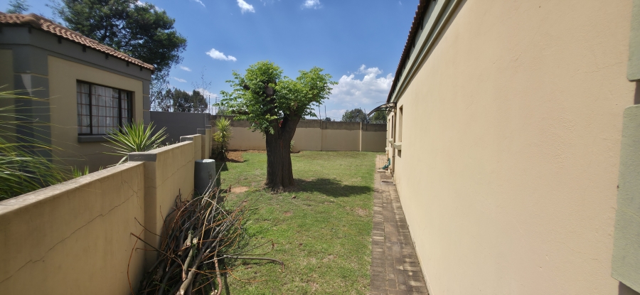 To Let 3 Bedroom Property for Rent in Jackaroo Park Mpumalanga