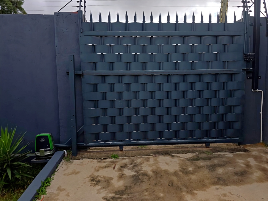 To Let Commercial Property for Rent in Witbank Ext 41 Mpumalanga