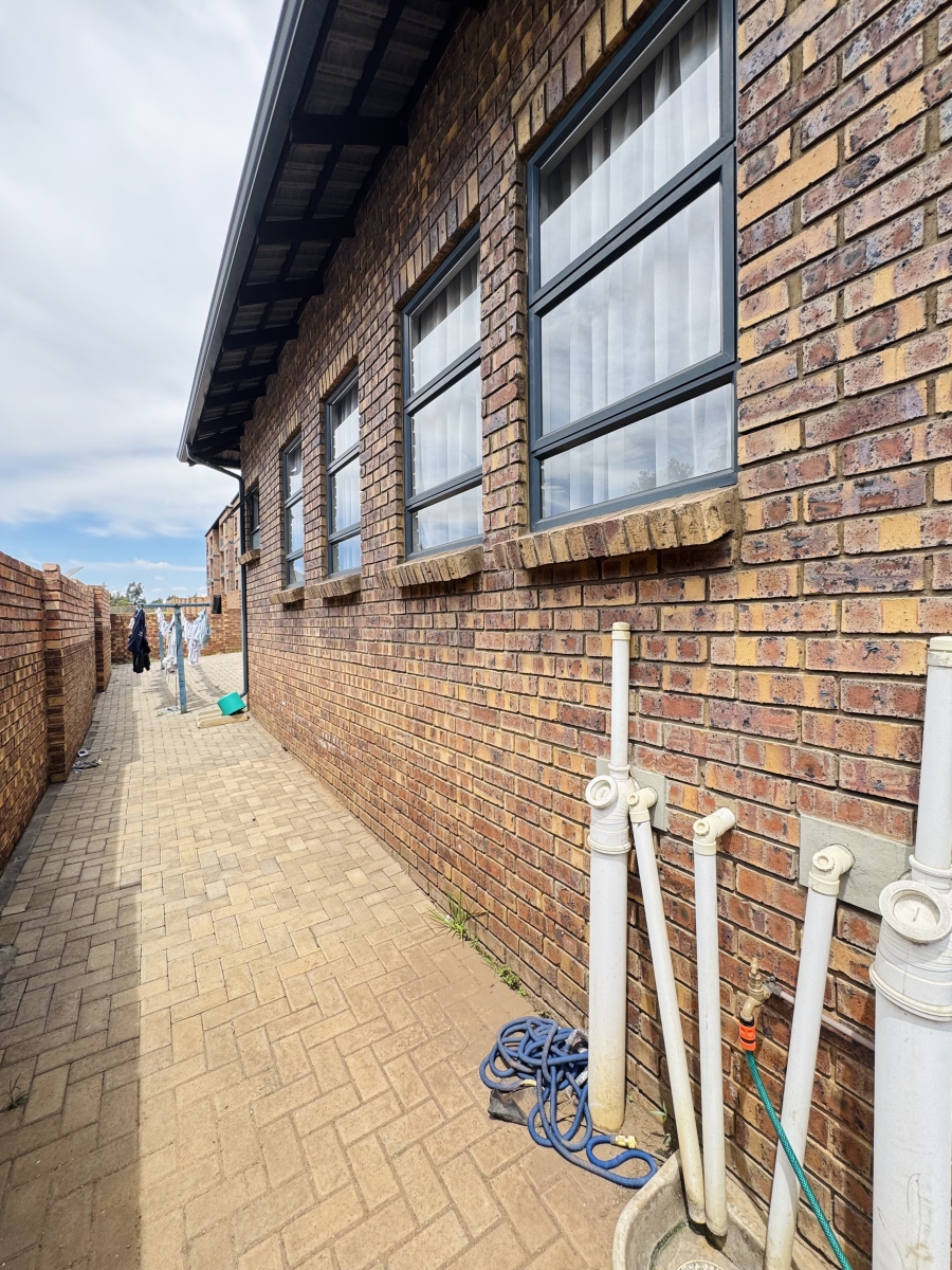 3 Bedroom Property for Sale in Witbank Ext 10 Mpumalanga