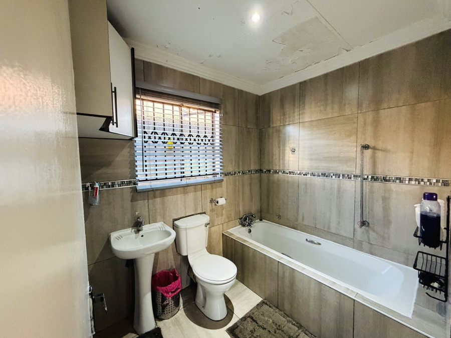 3 Bedroom Property for Sale in Hlalamandi Mpumalanga